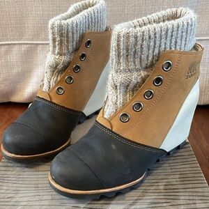 Sorel Joanie sweater wedge bootie